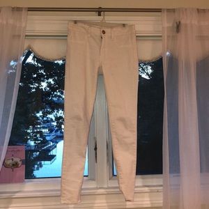 AMERICAN EAGLE WHITE STRETCHY JEANS